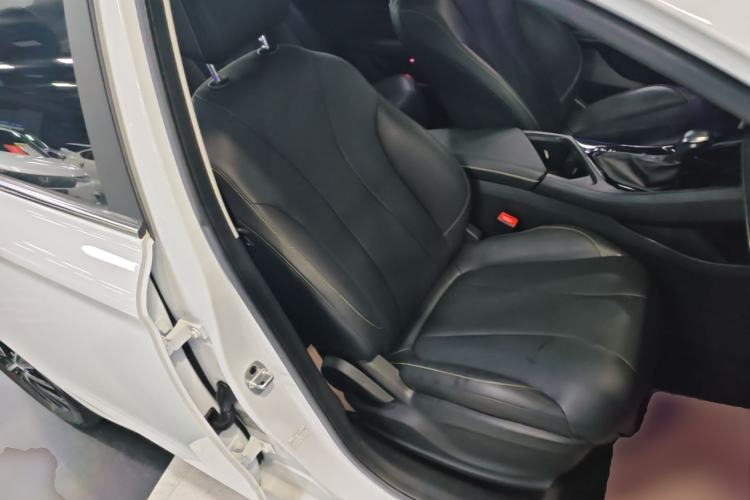 Used Roewe i5 2021 Revised Version 1.5L CVT Diamond Edition Right Front Seat