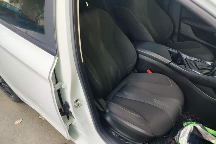 Used Roewe i5 2021 1.5L CVT Platinum Edition Right Front Seat