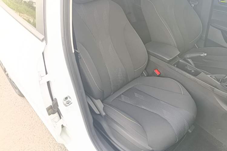 Used Roewe i5 2021 1.5L Manual Platinum Edition Right Front Seat