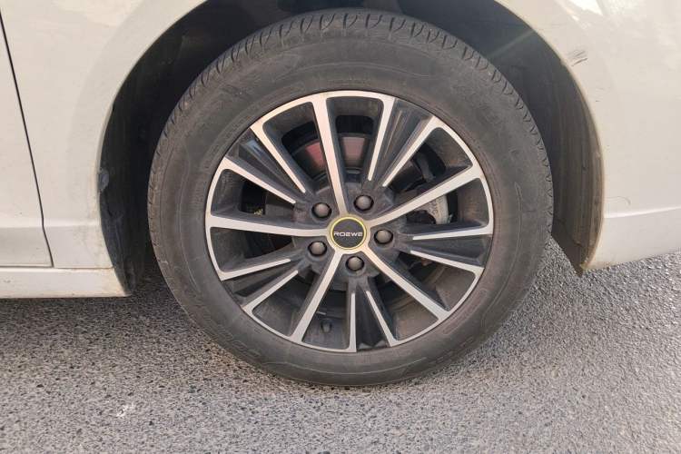 Used Roewe i5 2021 Revised Version 1.5L CVT Diamond Edition Right Front Wheel Hub