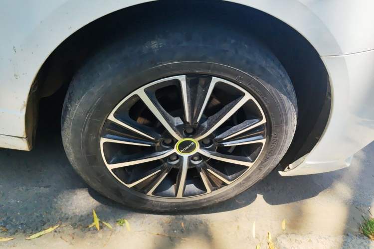 Used Roewe i5 2021 1.5L Manual Platinum Edition Right Front Wheel Hub