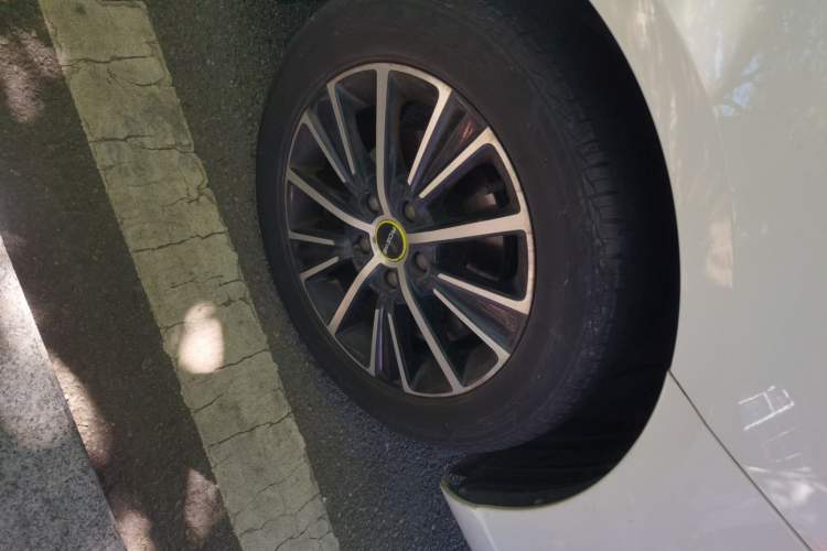 Used Roewe i5 2021 1.5L Manual Diamond Edition Right Front Wheel Hub