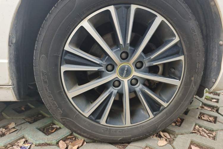 Used Roewe i5 2021 1.5L CVT Platinum Edition Right Front Wheel Hub