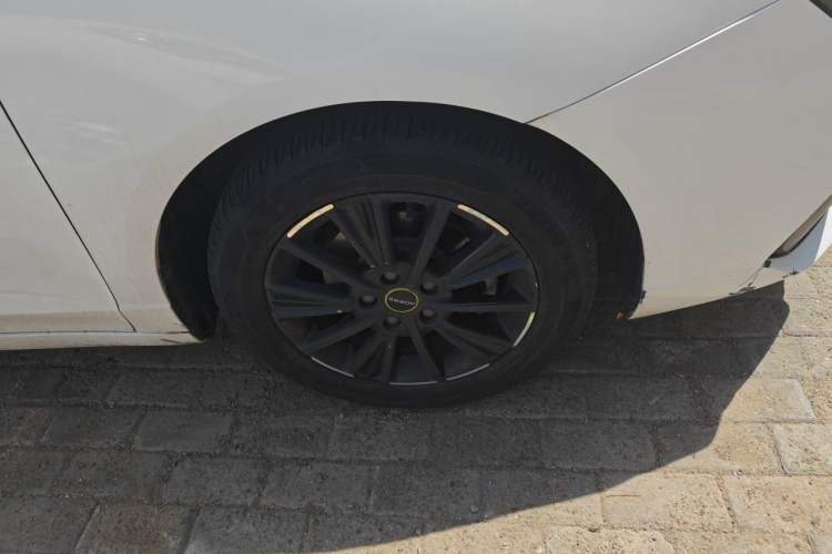 Used Roewe i5 2021 Revised Version 1.5L CVT Diamond Edition Right Front Wheel Hub
