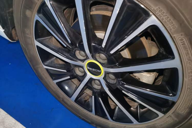 Used Roewe i5 2021 1.5L CVT Black Gold Edition Right Front Wheel Hub