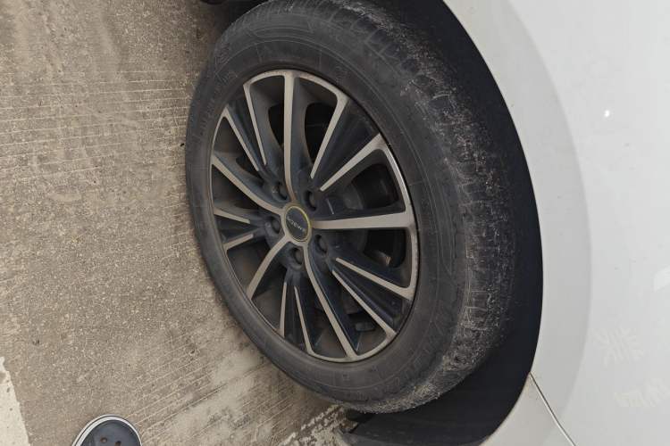 Used Roewe i5 2021 1.5L Manual Platinum Edition Right Front Wheel Hub