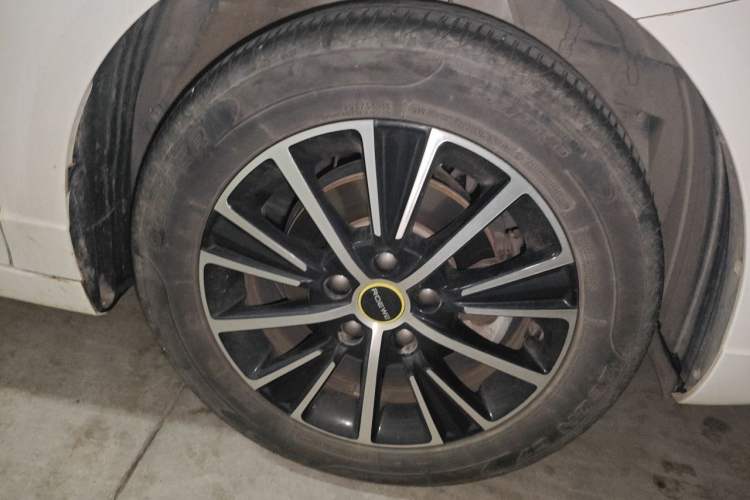 Used Roewe i5 2021 Revised Version 1.5L CVT Diamond Edition Right Front Wheel Hub