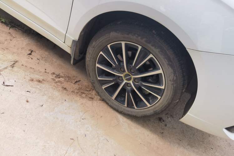 Used Roewe i5 2021 1.5L Manual Platinum Edition Right Front Wheel Hub