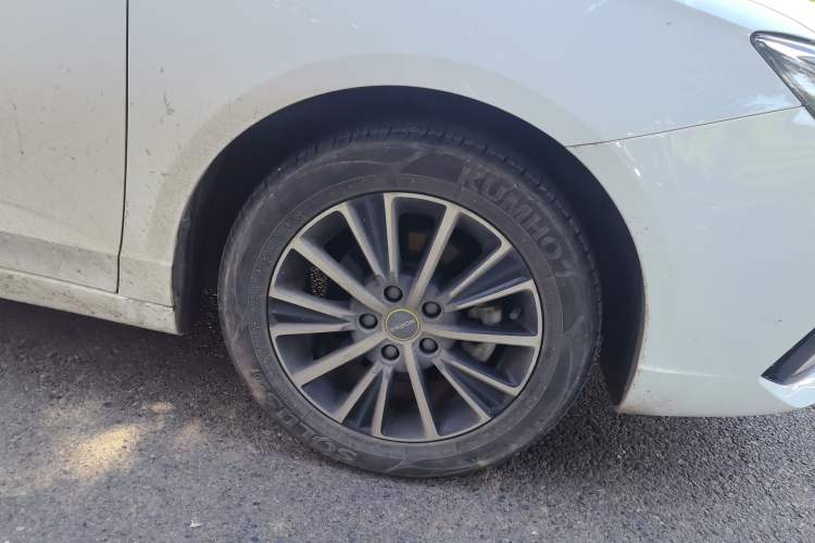 Used Roewe i5 2021 Revised Version 1.5L CVT Diamond Edition Right Front Wheel Hub