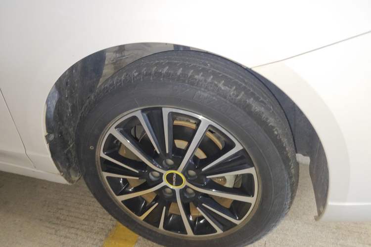 Used Roewe i5 2021 1.5L Manual Platinum Edition Right Front Wheel Hub
