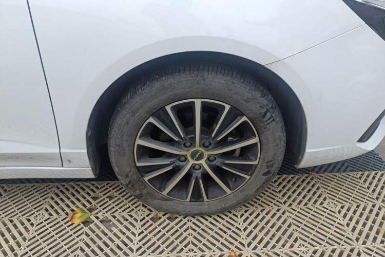 Used Roewe i5 2021 1.5L CVT Diamond Edition Right Front Wheel Hub
