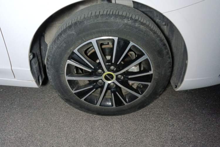 Used Roewe i5 2021 1.5L CVT Diamond Edition Right Front Wheel Hub