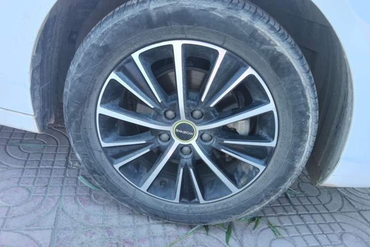 Used Roewe i5 2021 Revised Version 1.5L CVT Diamond Edition Right Front Wheel Hub
