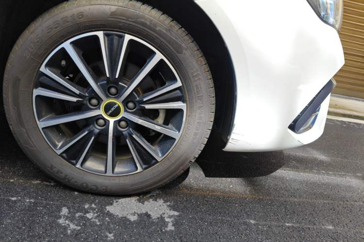 Used Roewe i5 2021 Revised 1.5L CVT Starry Edition Right Front Wheel Hub