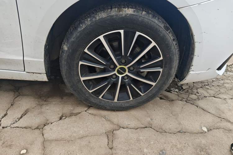 Used Roewe i5 2021 Revised Version 1.5L CVT Diamond Edition Right Front Wheel Hub