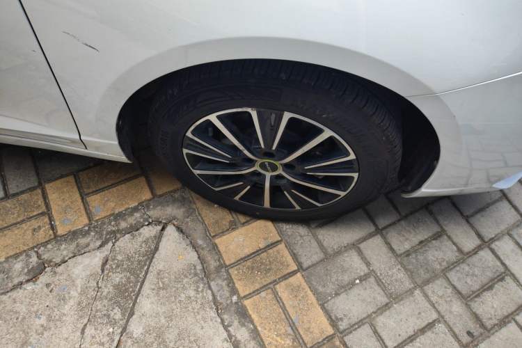 Used Roewe i5 2021 1.5L Manual Platinum Edition Right Front Wheel Hub
