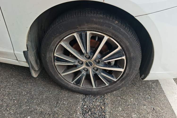 Used Roewe i5 2021 1.5L Manual Platinum Edition Right Front Wheel Hub