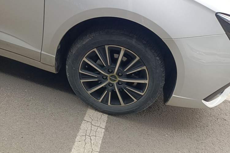 Used Roewe i5 2021 1.5L CVT Platinum Edition Right Front Wheel Hub