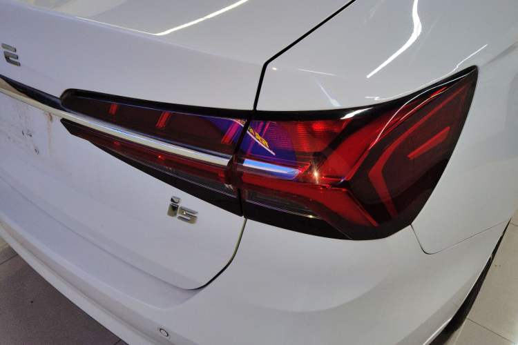 Used Roewe i5 2021 Revised 1.5L CVT Starry Edition Right Rear Taillight