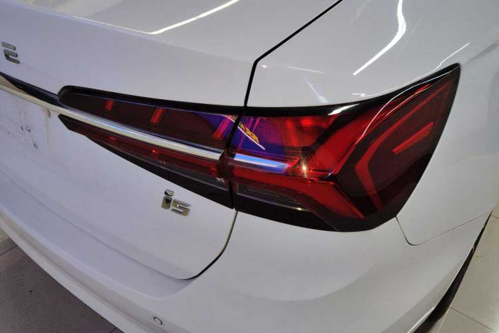 Used Roewe i5 2021 Revised 1.5L CVT Starry Edition Right Rear Taillight