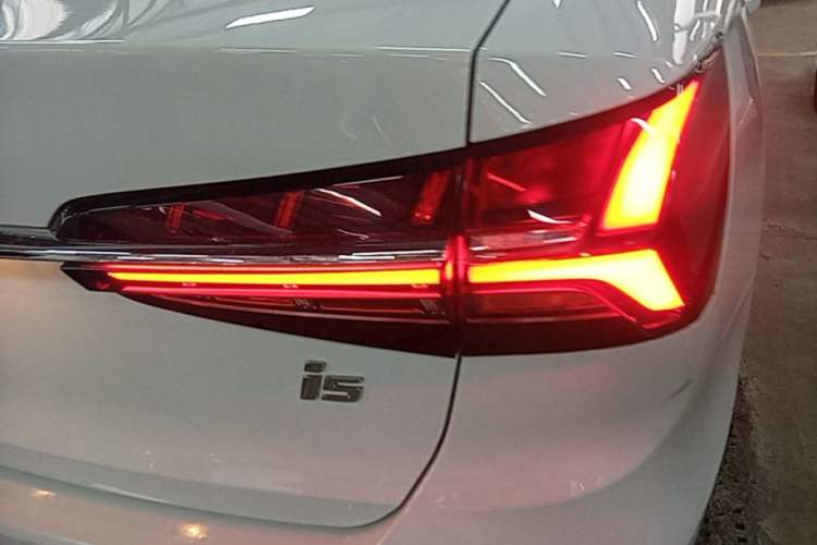 Used Roewe i5 2021 1.5L CVT Platinum Edition Right Rear Taillight