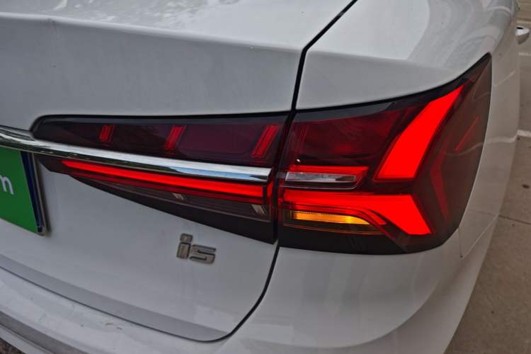 Used Roewe i5 2021 1.5L Manual Diamond Edition Right Rear Taillight