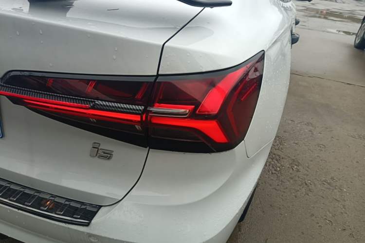 Used Roewe i5 2021 1.5L CVT Starry Edition Right Rear Taillight