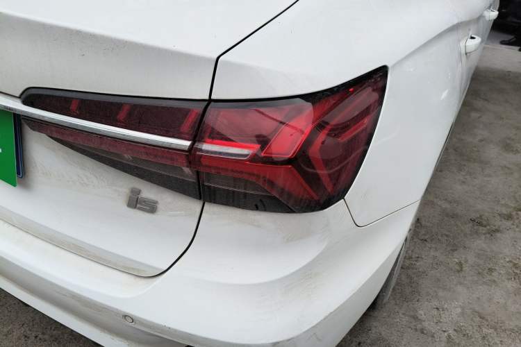 Used Roewe i5 2021 Revised Version 1.5L CVT Diamond Edition Right Rear Taillight
