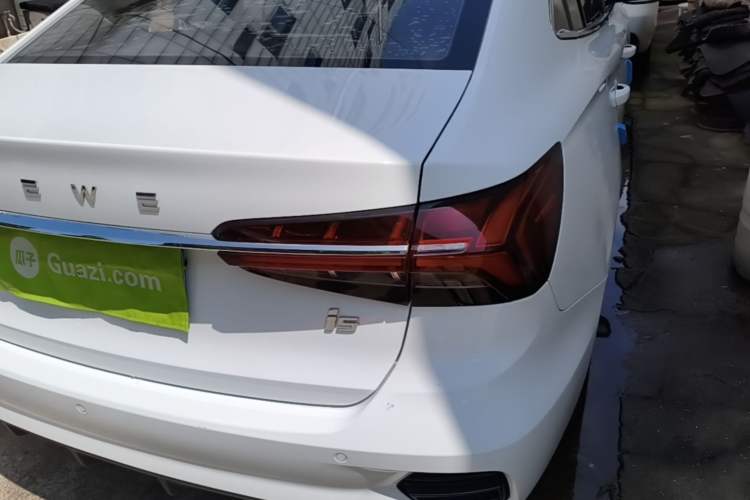 Used Roewe i5 2021 1.5L CVT Black Gold Edition Right Rear Taillight