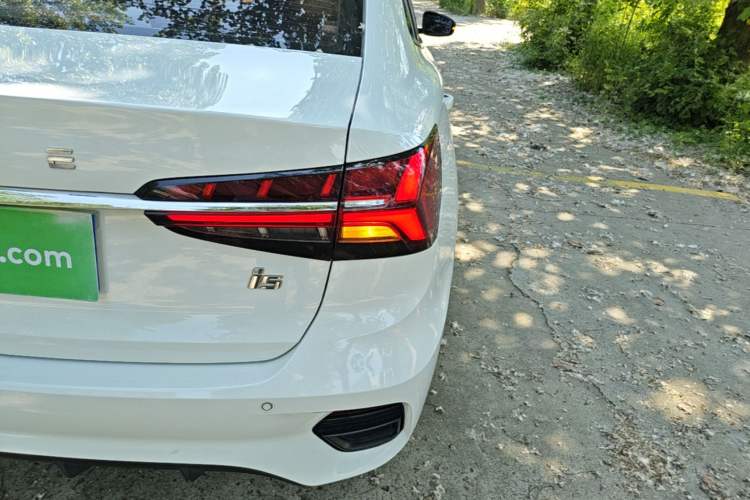 Used Roewe i5 2021 1.5L CVT Platinum Edition Right Rear Taillight