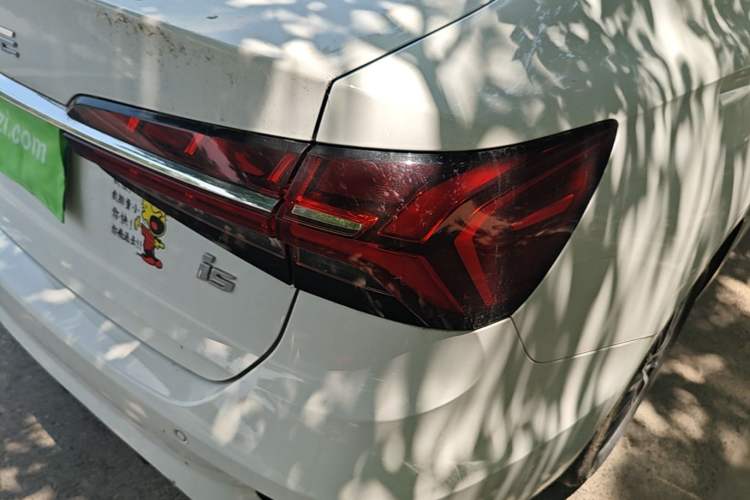 Used Roewe i5 2021 1.5L CVT Diamond Edition Right Rear Taillight