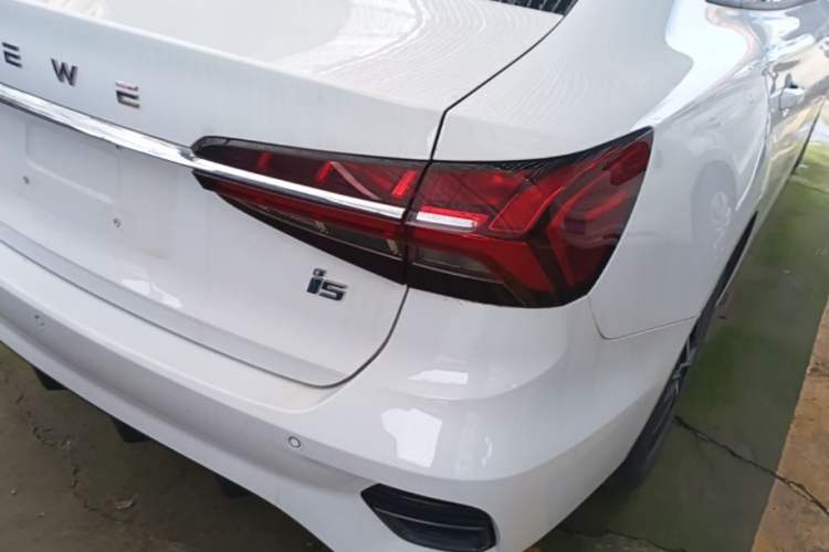 Used Roewe i5 2021 1.5L CVT Platinum Edition Right Rear Taillight