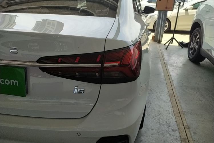 Used Roewe i5 2021 1.5L CVT Platinum Edition Right Rear Taillight