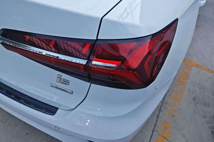 Used Roewe i5 2021 1.5L CVT Platinum Edition Right Rear Taillight