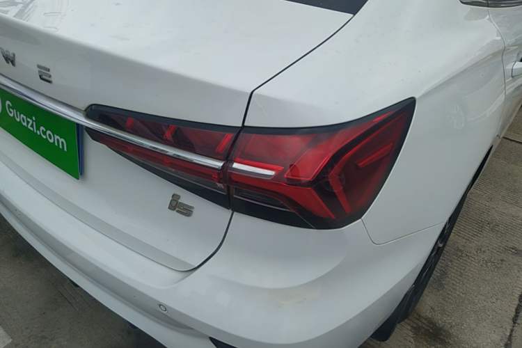Used Roewe i5 2021 1.5L CVT Diamond Edition Right Rear Taillight