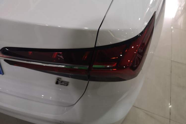 Used Roewe i5 2021 1.5L Manual Platinum Edition Right Rear Taillight
