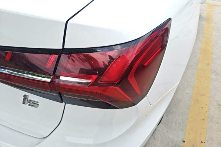 Used Roewe i5 2021 1.5L Manual Platinum Edition Right Rear Taillight