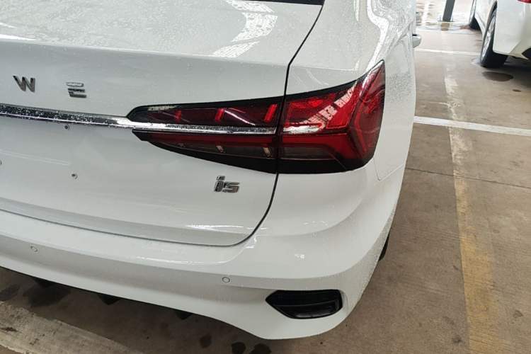 Used Roewe i5 2021 Revised Version 1.5L CVT Diamond Edition Right Rear Taillight