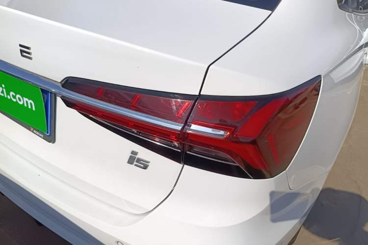 Used Roewe i5 2021 1.5L Manual Platinum Edition Right Rear Taillight