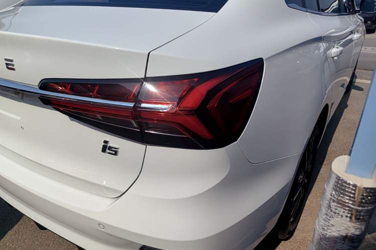 Used Roewe i5 2021 1.5L CVT Starry Edition Right Rear Taillight