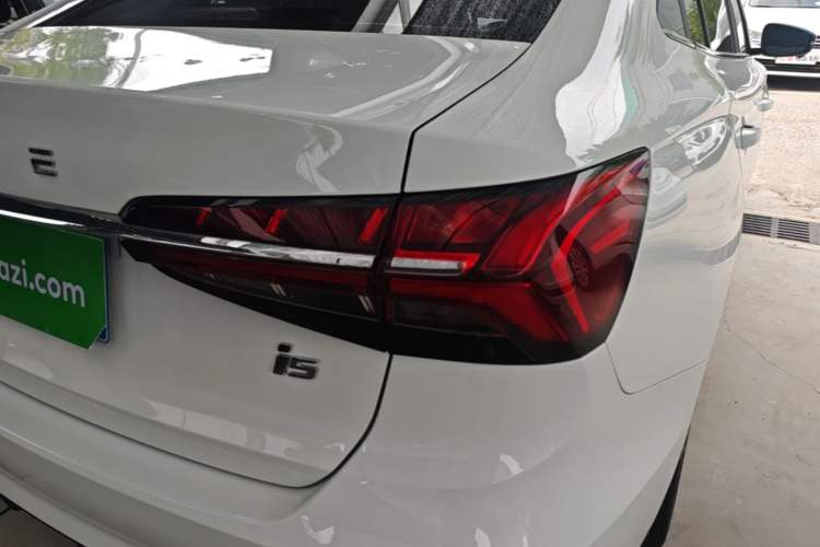 Used Roewe i5 2021 Revised Version 1.5L CVT Diamond Edition Right Rear Taillight