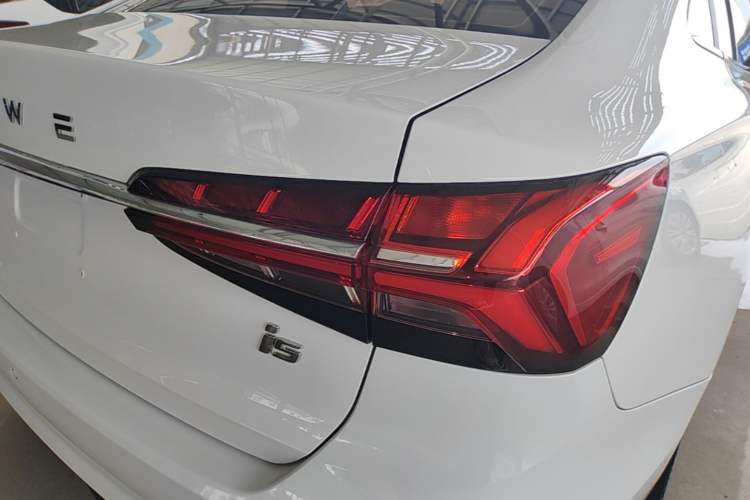 Used Roewe i5 2021 Revised Version 1.5L CVT Diamond Edition Right Rear Taillight