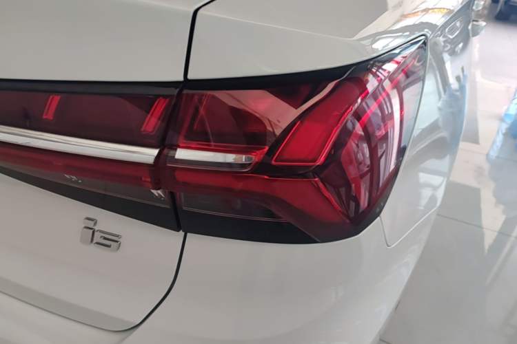 Used Roewe i5 2021 1.5L CVT Starry Edition Right Rear Taillight