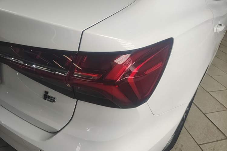 Used Roewe i5 2021 1.5L CVT Starry Edition Right Rear Taillight