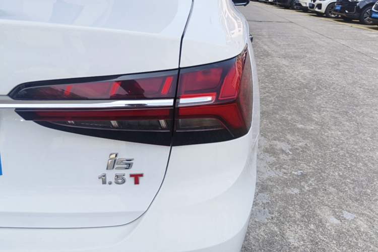 Used Roewe i5 2021 1.5L CVT Diamond Edition Right Rear Taillight