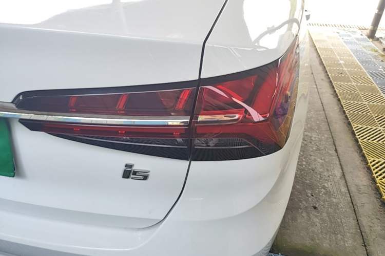 Used Roewe i5 2021 1.5L Manual Diamond Edition Right Rear Taillight