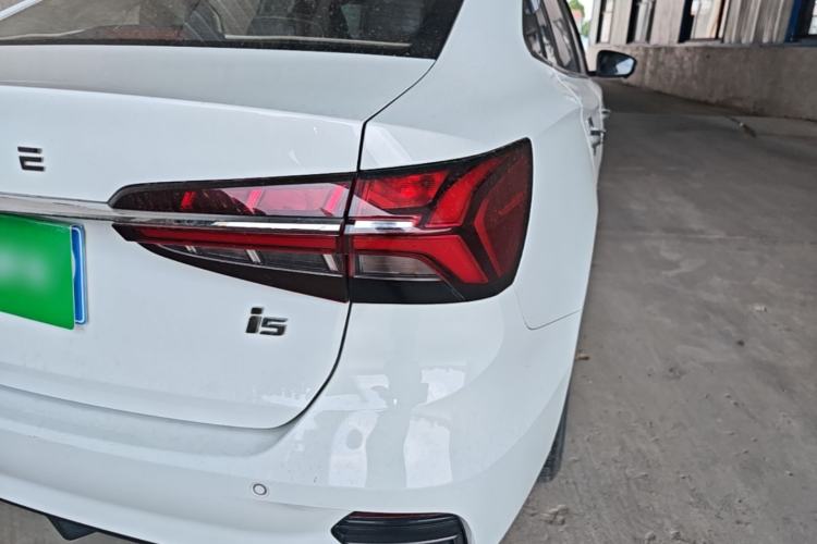 Used Roewe i5 2021 1.5L CVT Diamond Edition Right Rear Taillight