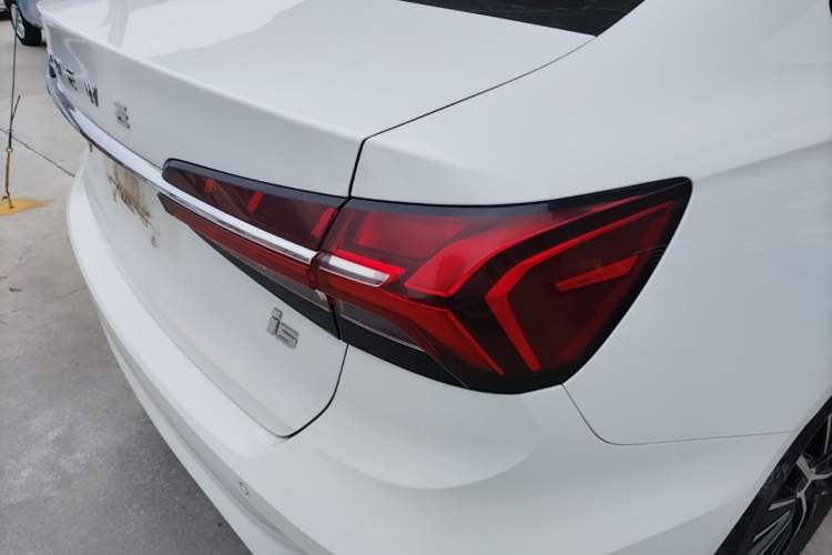 Used Roewe i5 2021 1.5L CVT Diamond Edition Right Rear Taillight
