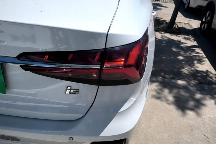 Used Roewe i5 2021 Revised Version 1.5L CVT Diamond Edition Right Rear Taillight