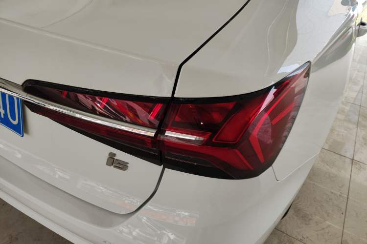 Used Roewe i5 2021 1.5L CVT Platinum Edition Right Rear Taillight
